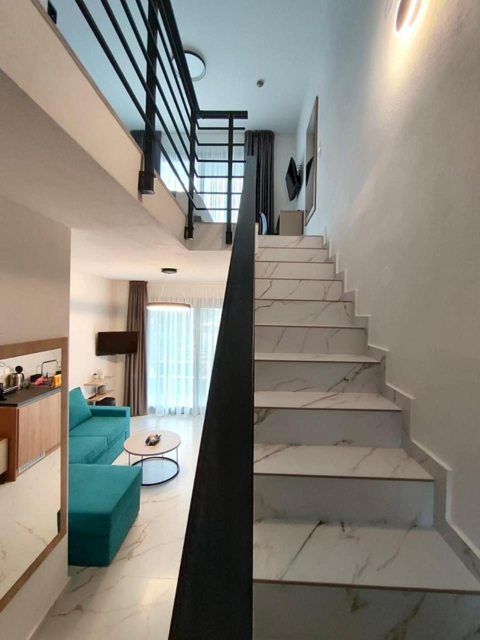 Four Shades Luxury Suites Sarti Zewnętrze zdjęcie