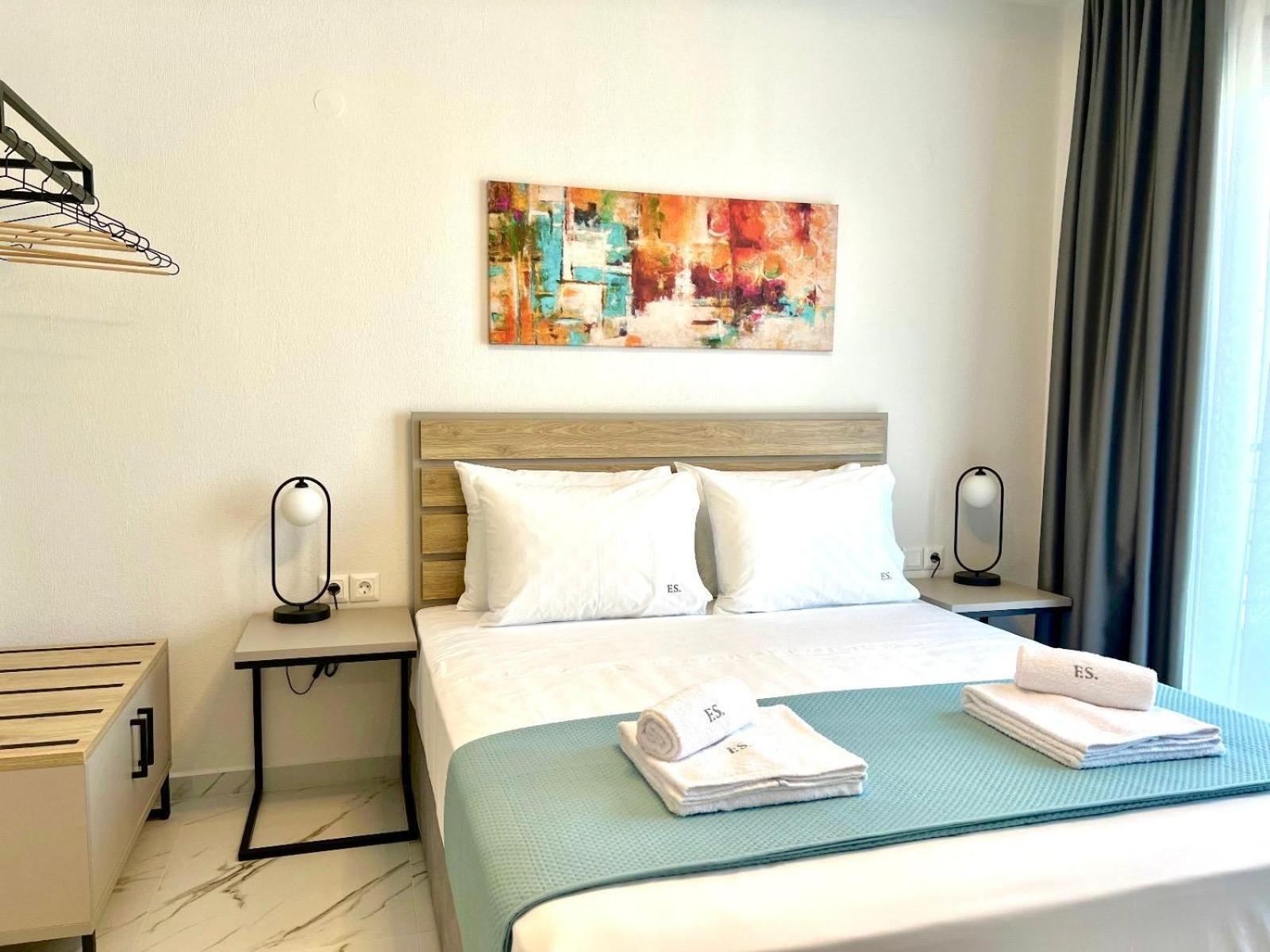 Four Shades Luxury Suites Sarti Zewnętrze zdjęcie