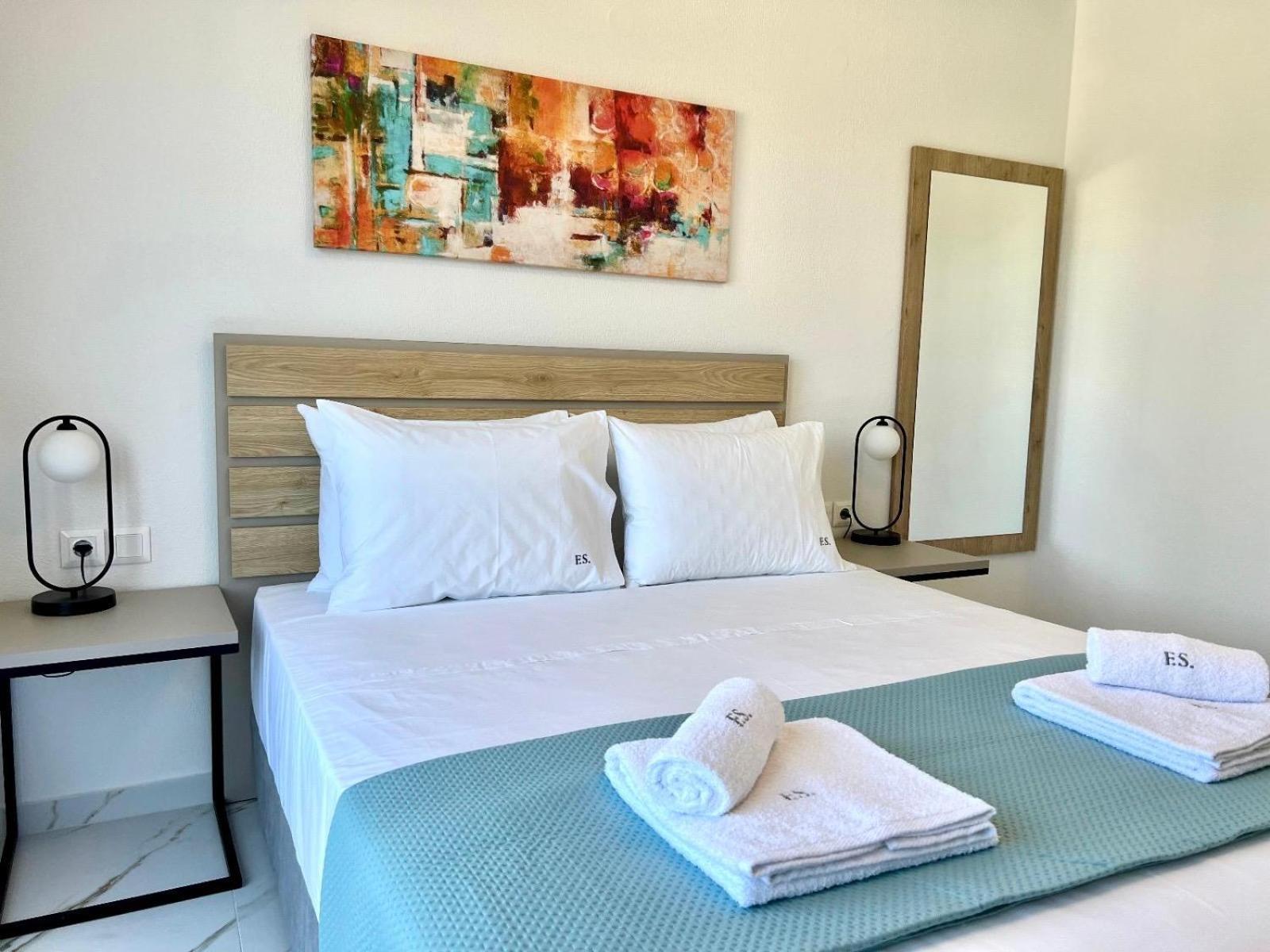 Four Shades Luxury Suites Sarti Zewnętrze zdjęcie
