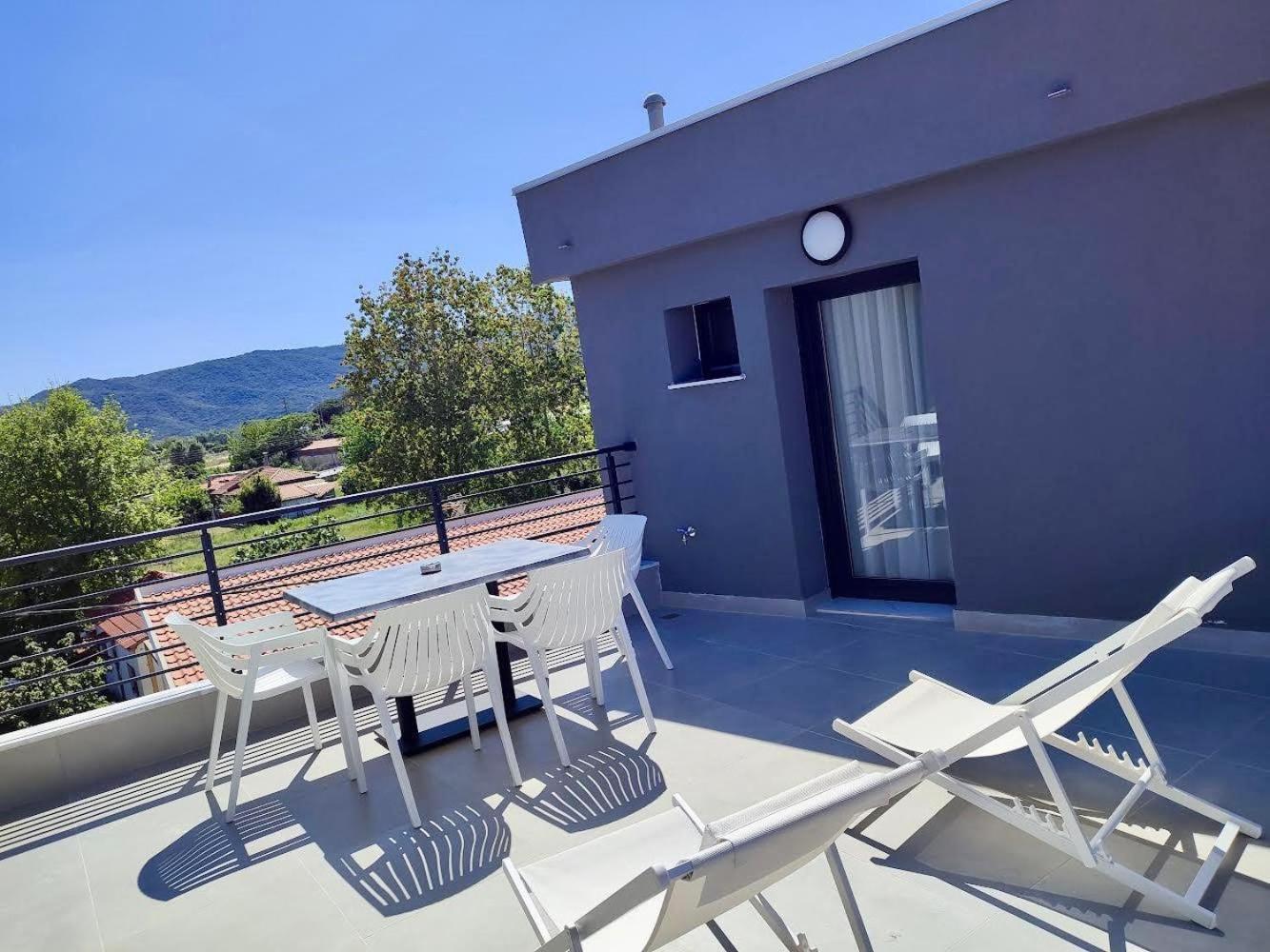 Four Shades Luxury Suites Sarti Zewnętrze zdjęcie