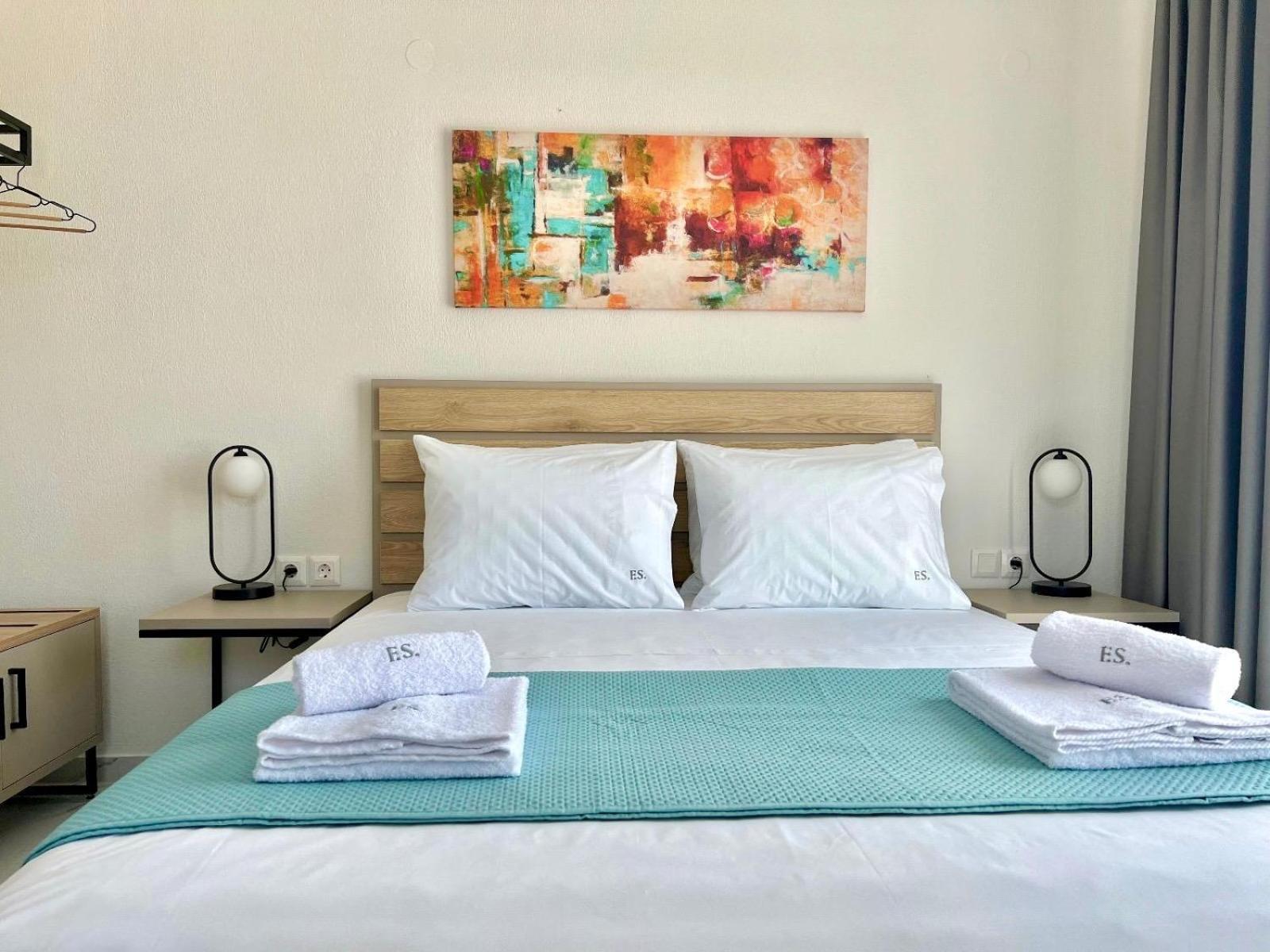 Four Shades Luxury Suites Sarti Zewnętrze zdjęcie
