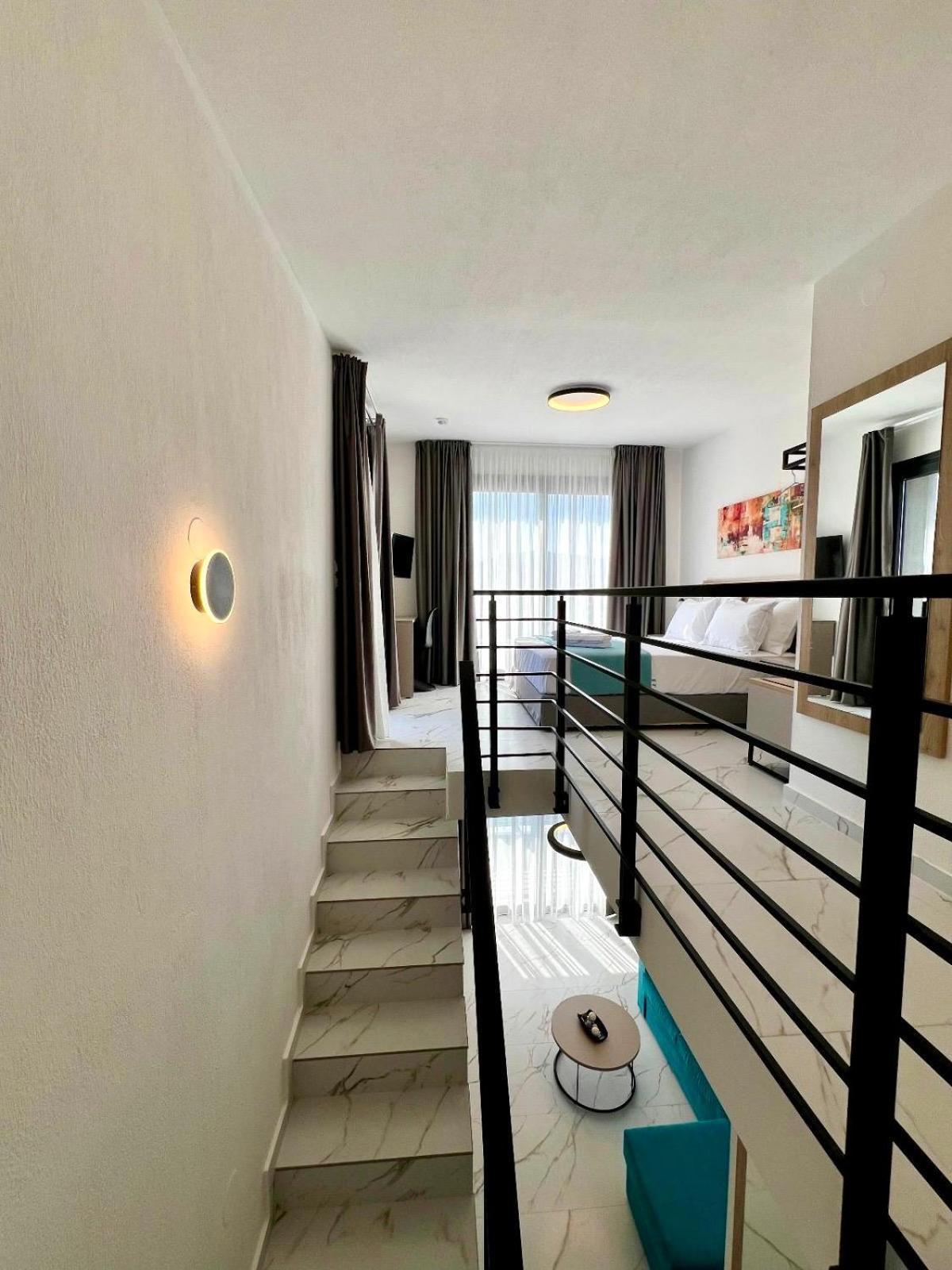 Four Shades Luxury Suites Sarti Zewnętrze zdjęcie