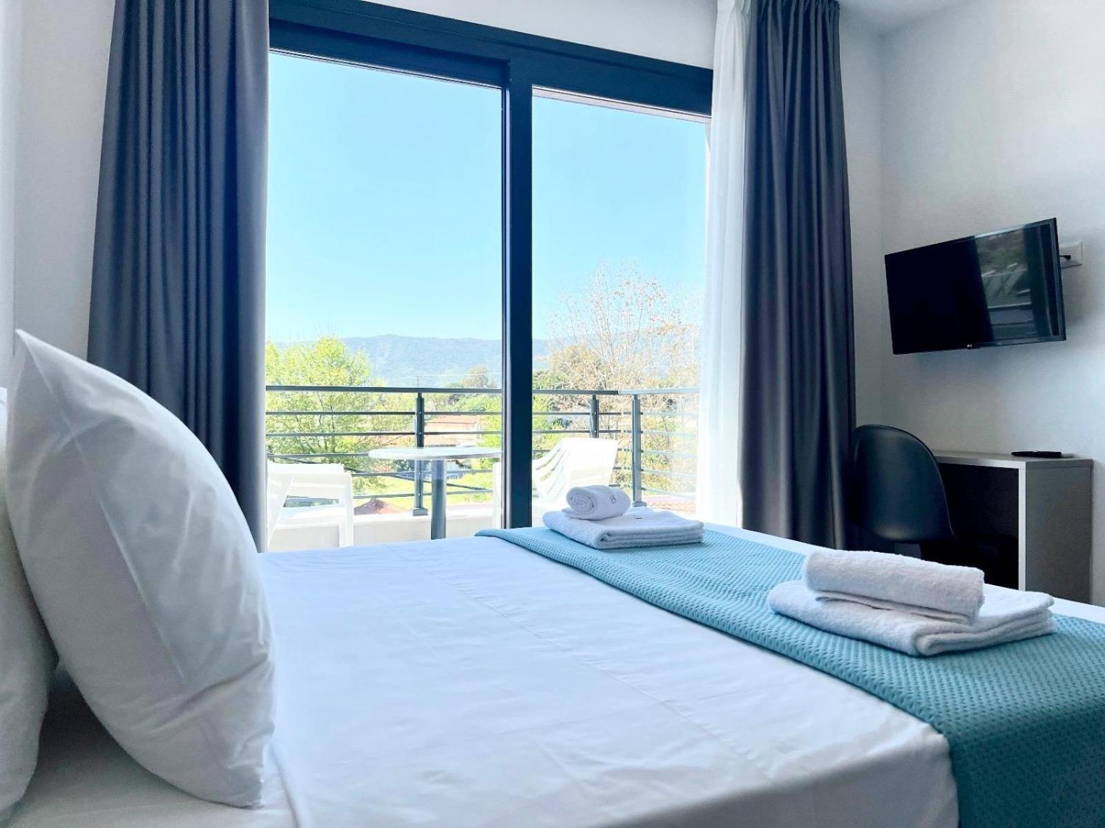 Four Shades Luxury Suites Sarti Zewnętrze zdjęcie