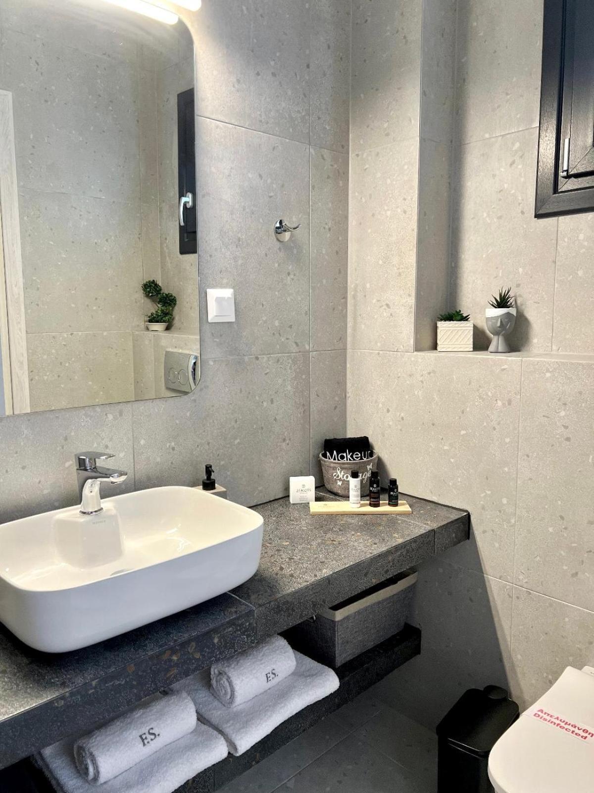 Four Shades Luxury Suites Sarti Zewnętrze zdjęcie