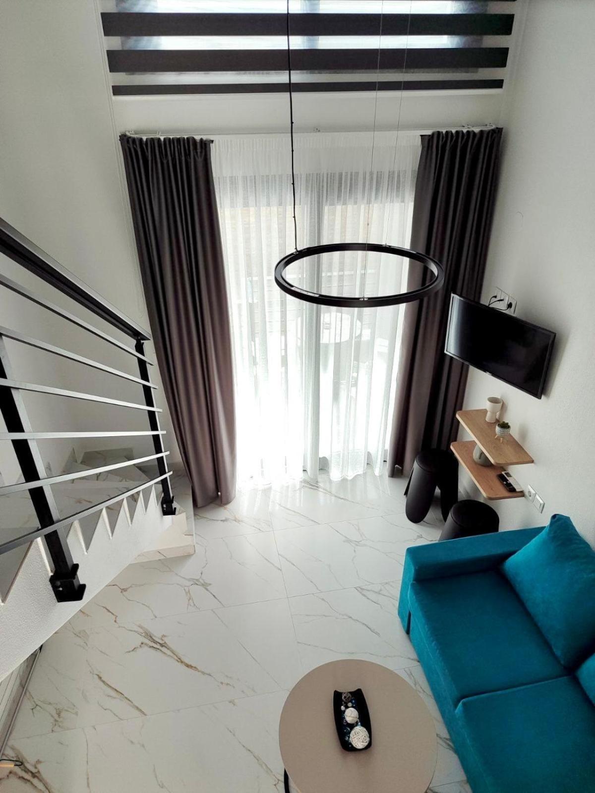 Four Shades Luxury Suites Sarti Zewnętrze zdjęcie