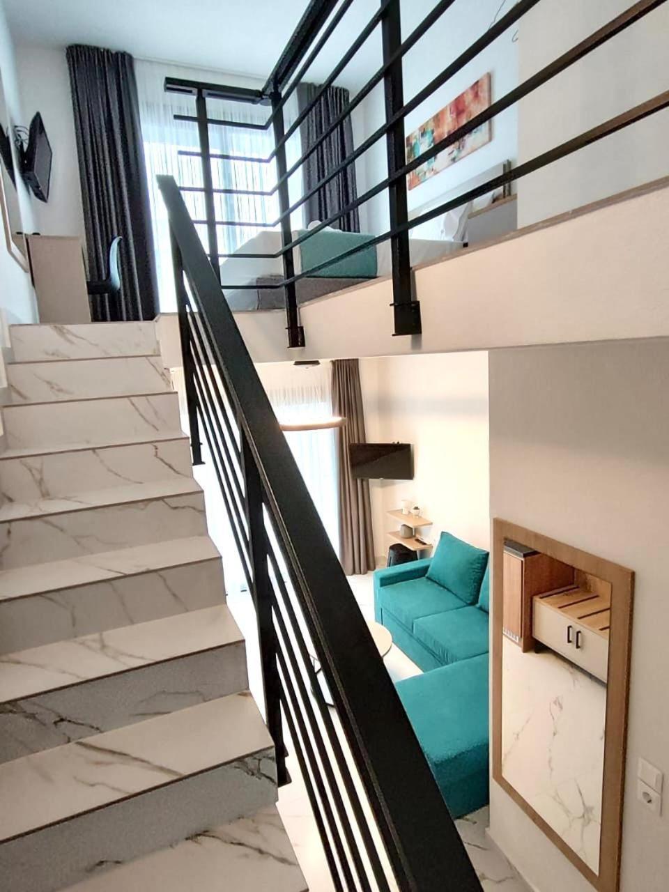 Four Shades Luxury Suites Sarti Zewnętrze zdjęcie