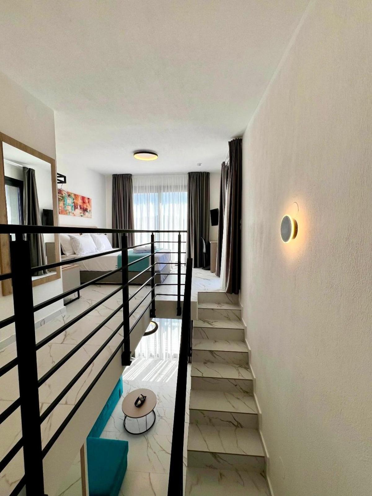 Four Shades Luxury Suites Sarti Zewnętrze zdjęcie