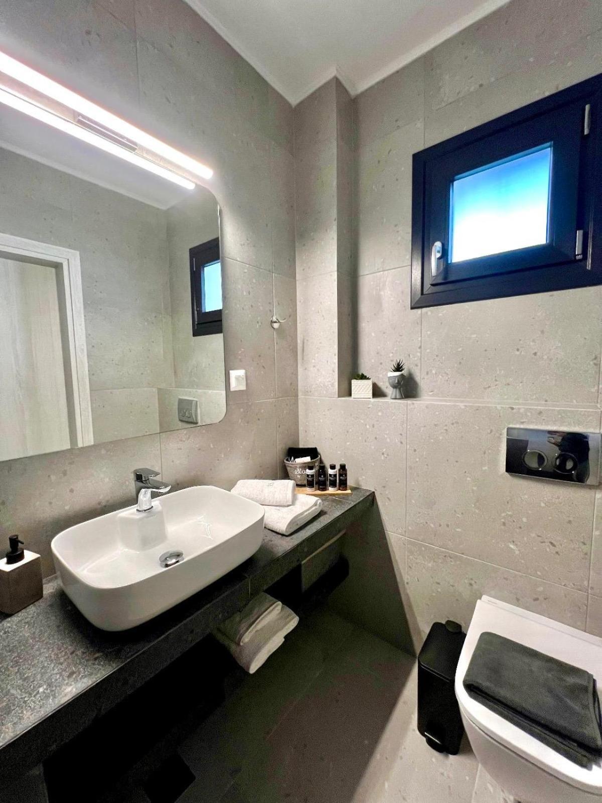 Four Shades Luxury Suites Sarti Zewnętrze zdjęcie