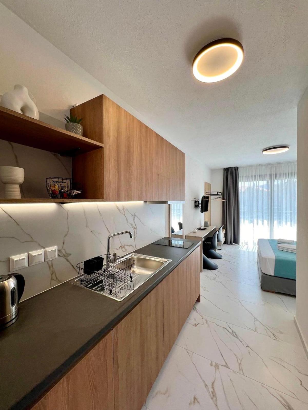 Four Shades Luxury Suites Sarti Zewnętrze zdjęcie
