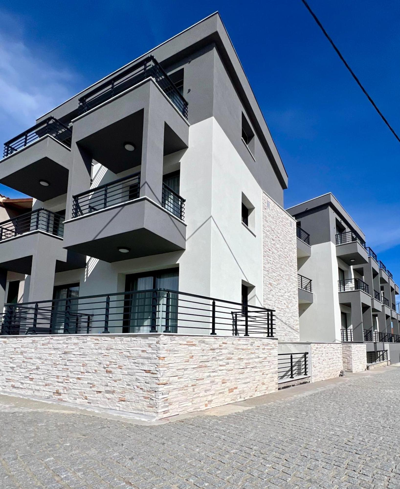 Four Shades Luxury Suites Sarti Zewnętrze zdjęcie